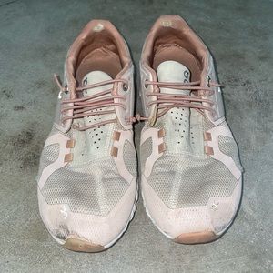 Women On Cloud Shoes size 7.5